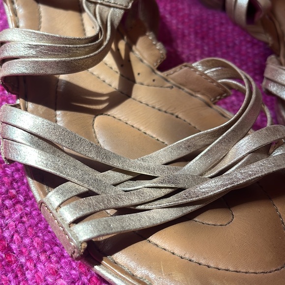 Born Crown gold sandals with a low stacked heel. Size 9. - Picture 2 of 6